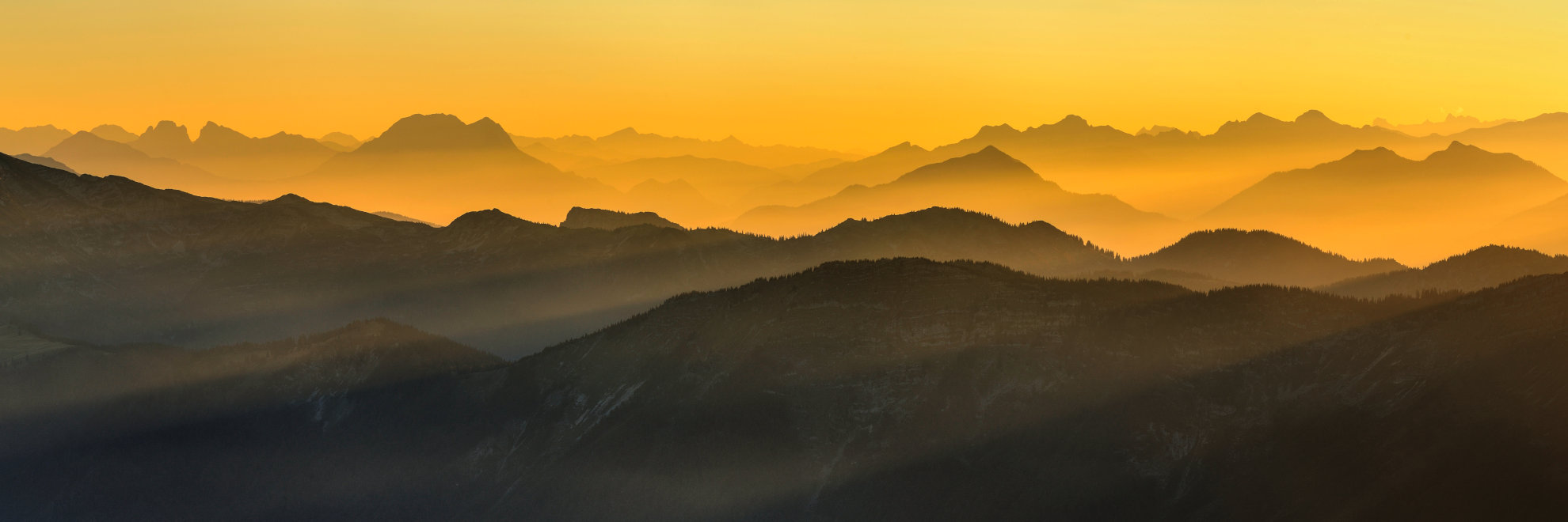 Oranger Sonnenaufgang vom Ötscher aus fotografiert
